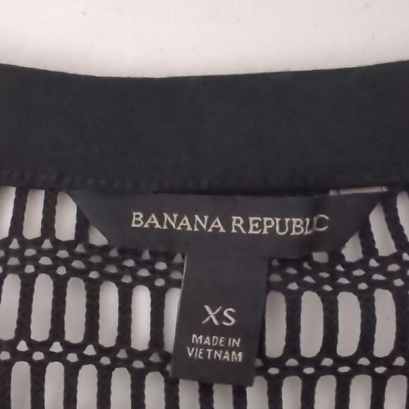 Banana Republic Black Boxy Crop T-Shirt with Cap Sleeves - Picture 4 of 5